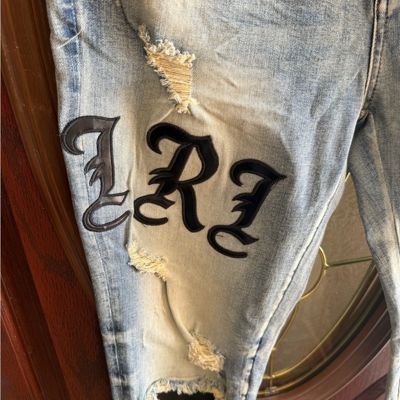 AMIRI SKINNY DESTROYED EMBROIDERED LETTERS FRAYED BUTTON FLY LIGHT WASH 32 - Picture 14 of 15